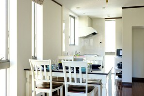 Nhà cơ bản, không hút thuốc, bếp | Khu phòng khách