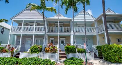Water View Keys Retreat: Waterfront Villa on Duck Key, Enchanting Open Water Views, Multiple Decks