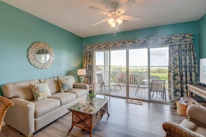 Unclassified image, 4 of 33, button - Water View Keys Retreat: Waterfront Villa on Duck Key, Enchanting Open Water Views, Multiple Decks (Duck Key)