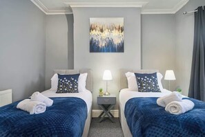 2 bedrooms, iron/ironing board, WiFi, bed sheets - Willow House - 2-Bedroom House In Merseyside (Merseyside)
