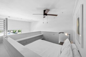 Iron/ironing board, WiFi, bed sheets - Vibrant Loft in DT ATX | Near Rainey St | Balcony (Austin)