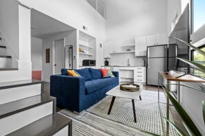 TV - Vibrant Loft in DT ATX | Near Rainey St | Balcony (Austin)