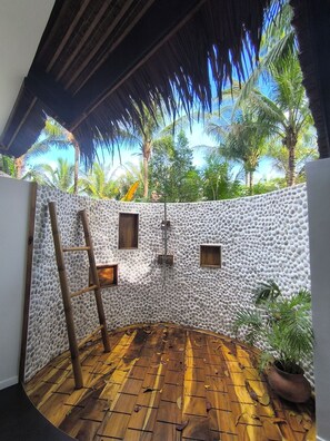 Deluxe Bungalow, Garden View | Bathroom