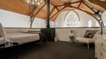 2 bedrooms, iron/ironing board, travel cot, WiFi