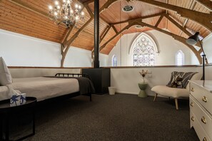 2 bedrooms, iron/ironing board, travel cot, WiFi