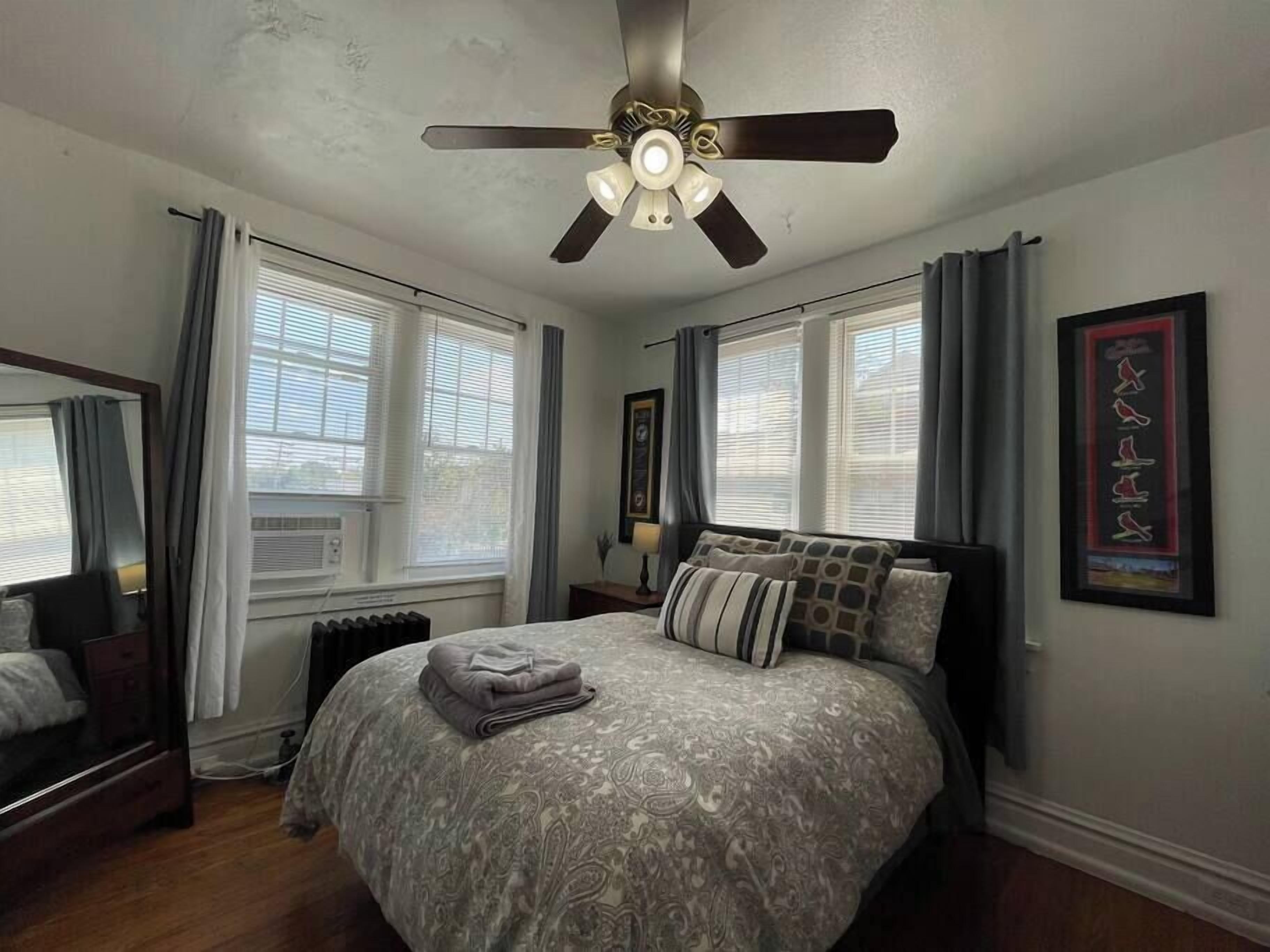 2 slaapkamers, een strijkplank/strijkijzer, gratis wifi