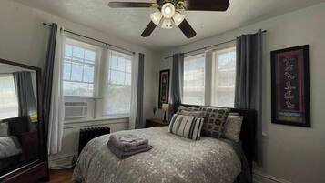 2 bedrooms, iron/ironing board, free WiFi