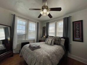 2 bedrooms, iron/ironing board, free WiFi