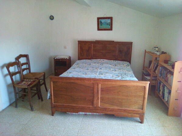 3 chambres, fer et planche à repasser, draps fournis