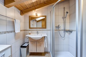 Bruser, hårtørrer, håndklæder