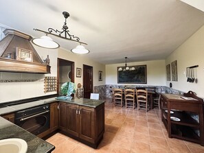 Fridge, microwave, dishwasher, coffee/tea maker