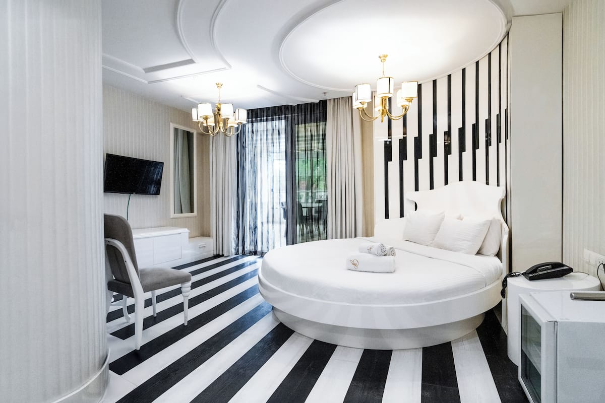 Habitación de lujo, vista a la ciudad | 1 habitación, ropa de cama de alta calidad y minibar