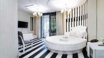 Luxury Room, City View | 1 bedroom, premium bedding, minibar, in-room safe