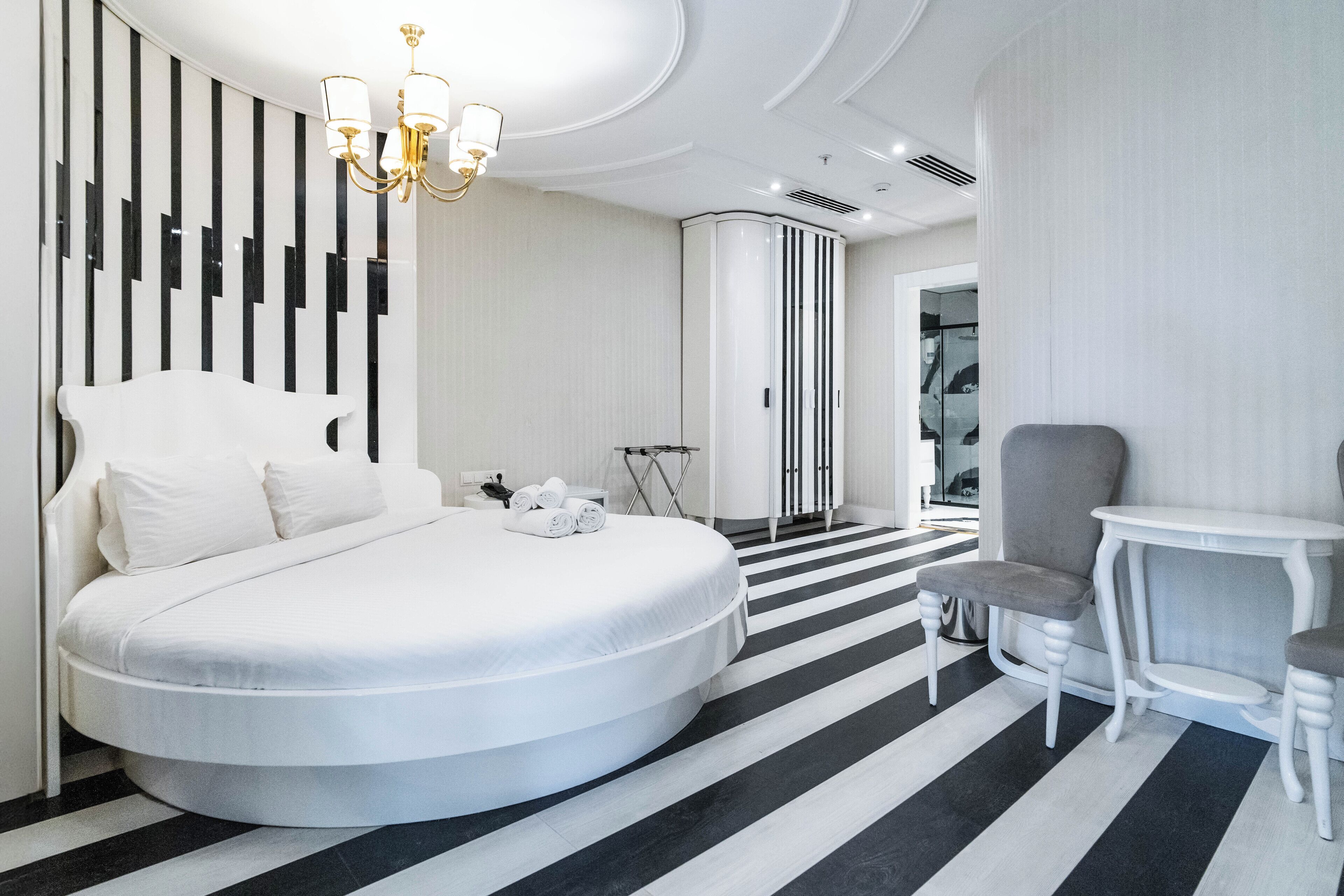 Phòng Cao cấp, quang cảnh thành phố | Bộ đồ giường cao cấp, minibar, két bảo mật tại phòng, bàn 