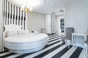 Luxury Room, City View | Premium bedding, minibar, in-room safe, desk - GOLDEN PARS HOTEL (Bursa)