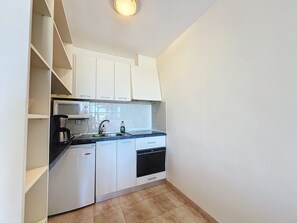 Fridge, microwave, oven, coffee/tea maker