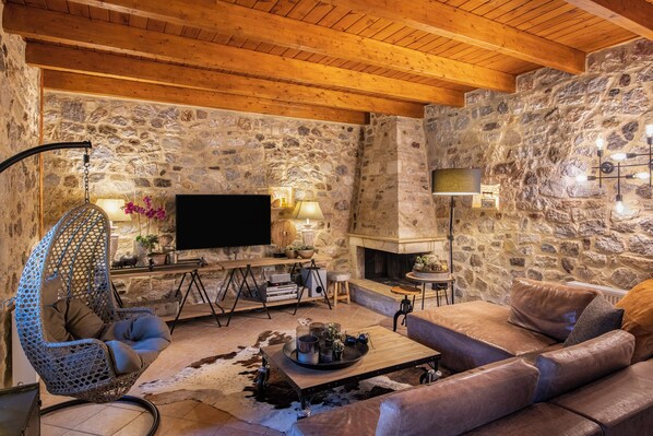 Villa, 2 chambres | Aire de séjour | Téléviseur à écran plat