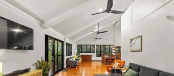 Spacious family friendly oasis-walk to Cable Beach