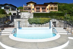 Pool - Apartment by Lake Maggiore with Stunning Views (Oggebbio)
