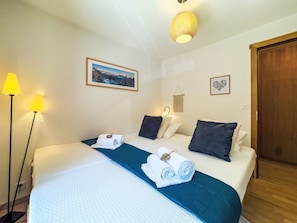 3 bedrooms, Internet