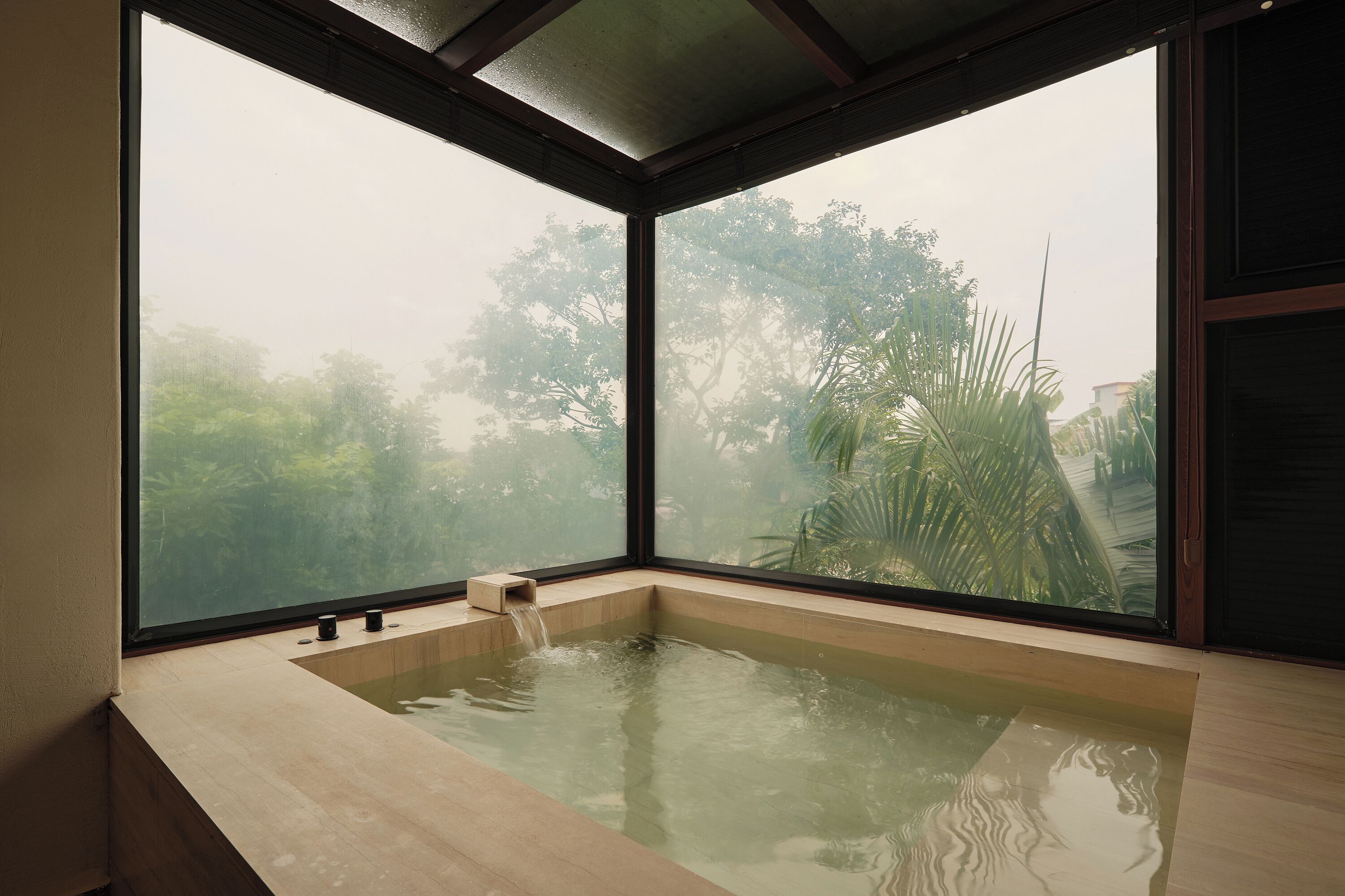 Signature Studio Suite | Free minibar, blackout curtains, free WiFi, bed sheets