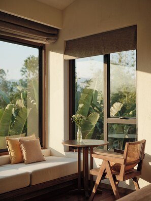 Signature Studio Suite | Living area