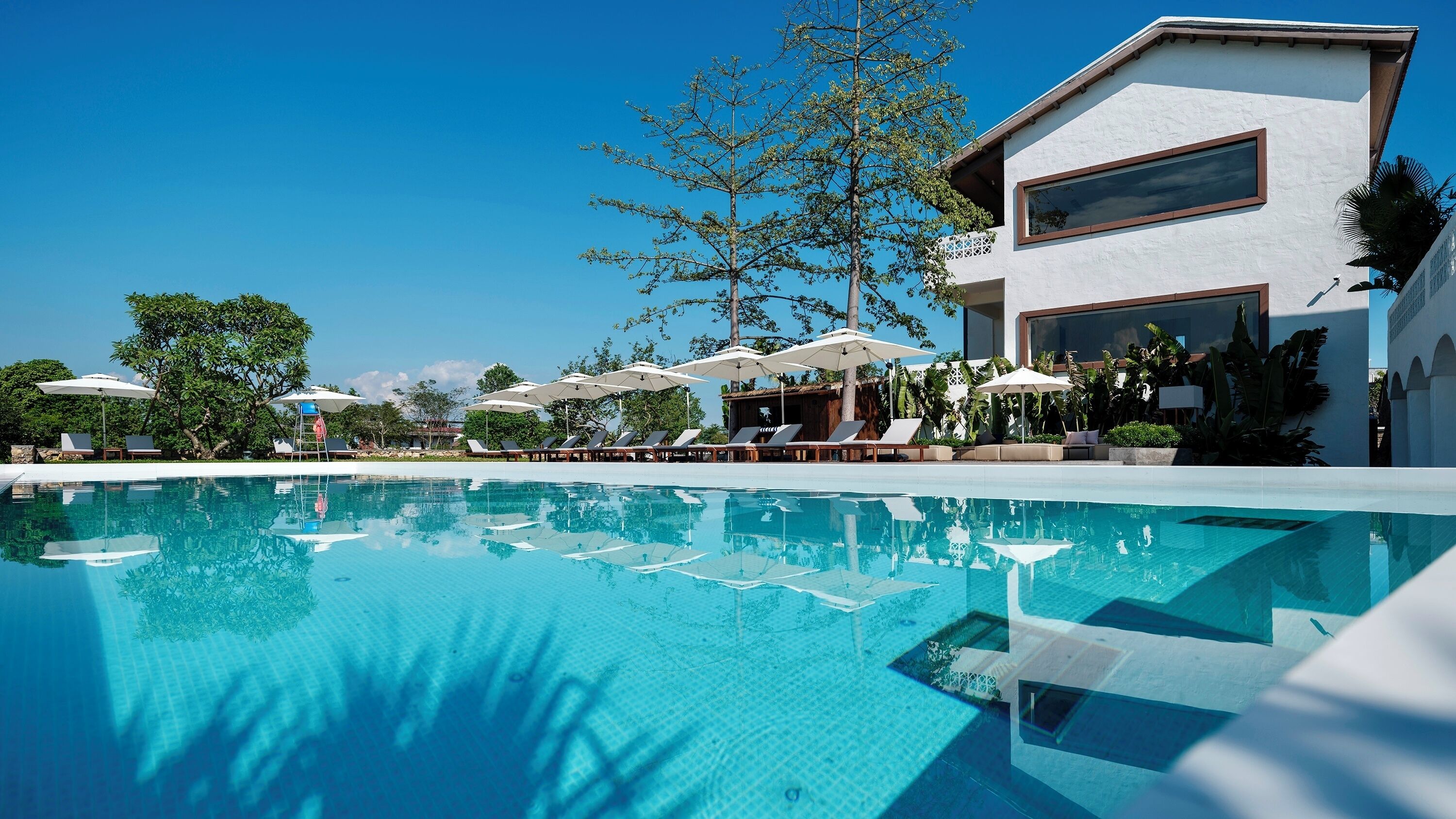 Outdoor pool, open 9:00 AM to 9:00 PM, pool umbrellas, sun loungers