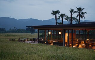 2 restaurants, breakfast, lunch, dinner served; Chinese cuisine