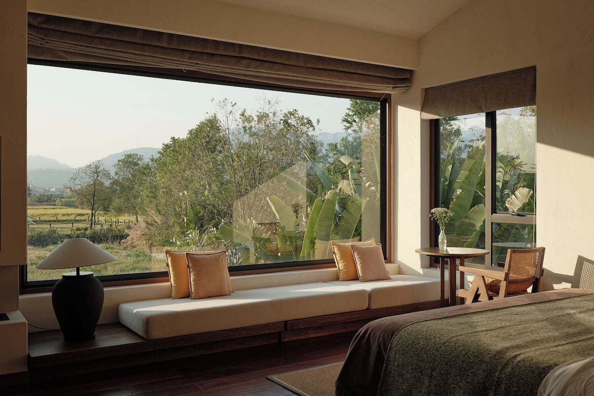 Signature Studio Suite | Minibar (free items), blackout drapes, WiFi (free), bed sheets