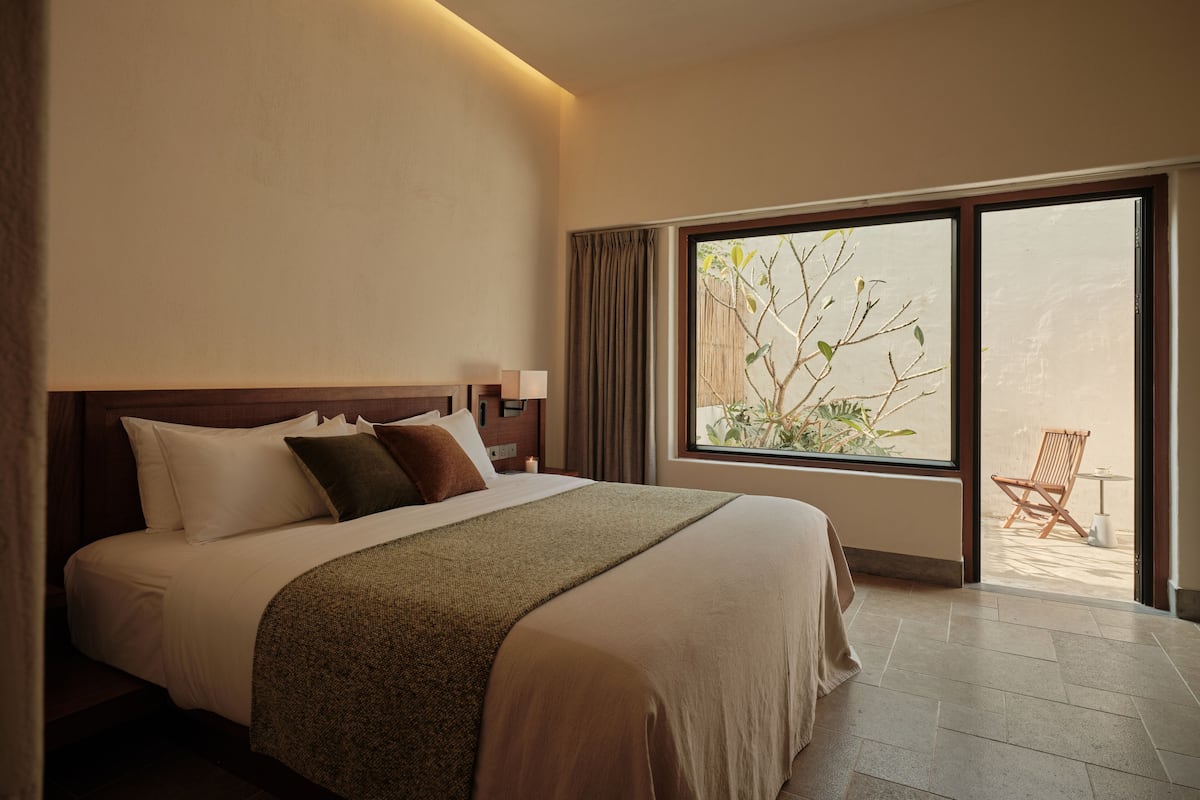 Basic Room, 1 Queen Bed | Minibar (free items), blackout drapes, WiFi (free), bed sheets