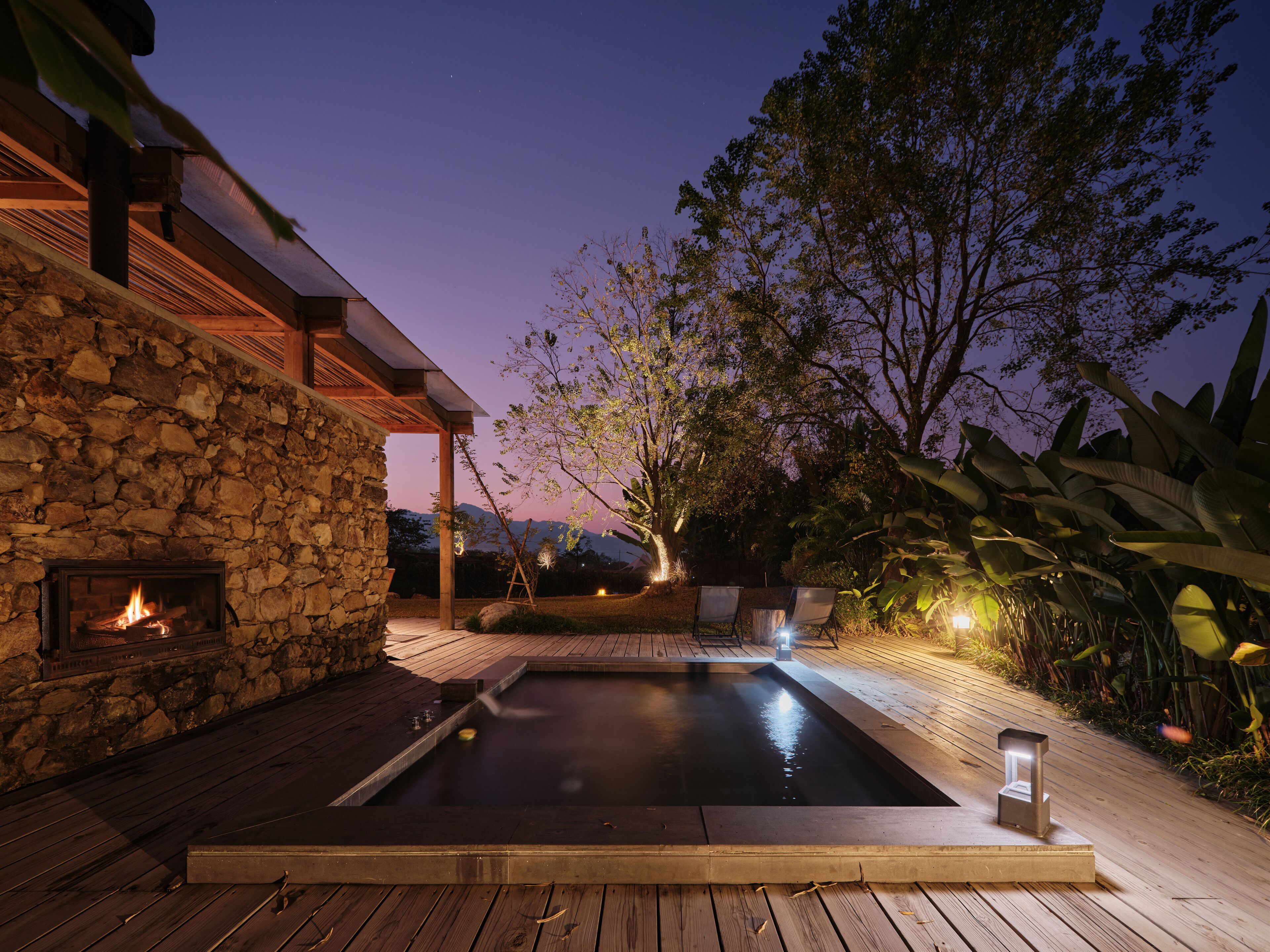 奢华开间套房 | 迷你吧（备有免费物品）、遮光窗帘、免费 WiFi、床单