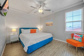 3 bedrooms, desk, iron/ironing board, free WiFi - Saltwater Pool, Rooftop Deck w/ View, Near Beach | The Blue Crab by AvantStay (Port Aransas)
