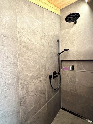 Shower, hair dryer, towels - Fewo Jenner, 1-4 Pers , 89 m², 1sz, Wsz, Du/wc, Bk (Bischofswiesen)