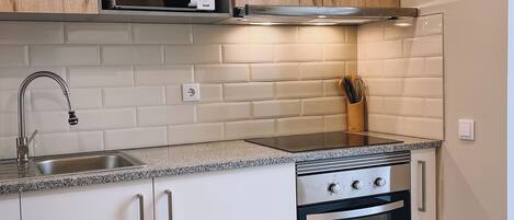 Refrigerador, microondas, horno y lavavajillas