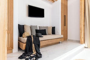Family Double Room | Living area