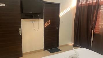 Deluxe Room | 1 bedroom, free WiFi