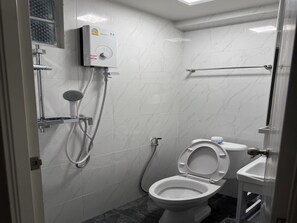 Shared Dormitory, Mixed Dorm, Non Smoking | Bathroom | Slippers, towels, toilet paper - OYO 75495 Ratchadadome Hostel Bangkok (Bangkok)