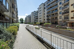 Front of property - Wrocław Krzyki Apartment by Renters (Wroclaw)