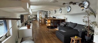 Exclusive: Luxury Houseboat in the Amstel River!