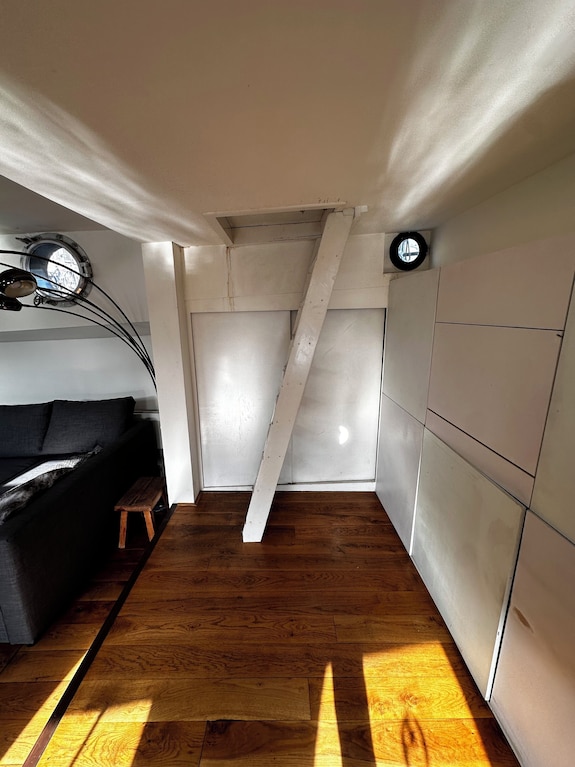 Exclusive: Luxury Houseboat In The Amstel River! - Amsterdam Centraal Station