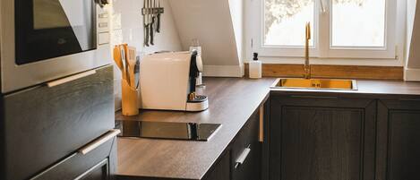 冰箱、微波炉、烤箱、炉灶