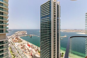 Premium-Apartment, 1 Schlafzimmer, Balkon, Meerblick | Ausblick vom Zimmer