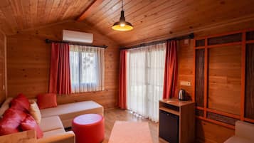 Premium bedding, minibar, free WiFi, bed sheets