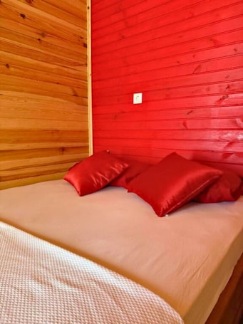 Family Bungalow, Garden View | Minibar, free WiFi, bed sheets