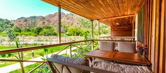 イズゲン バンガローズ チラリ