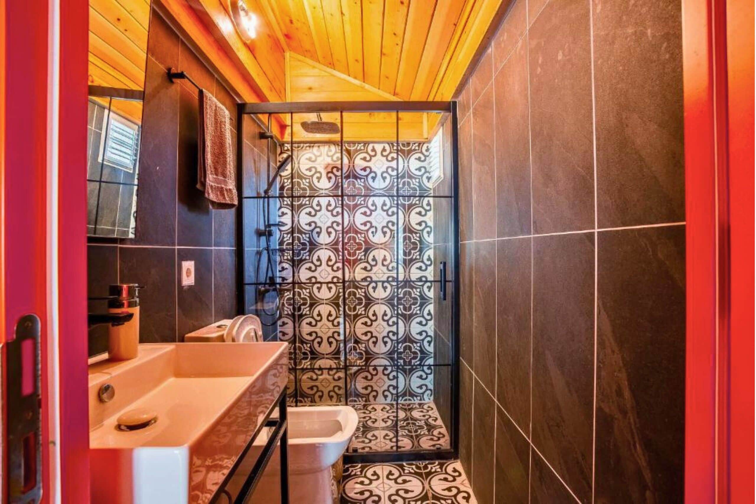 Family Bungalow, Mountain View | Bathroom | Shower, hair dryer, towels, soap