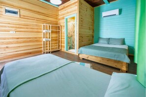 Familjebungalow - utsikt mot trädgården | Minibar, gratis wi-fi och sängkläder