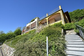 Exterior - Apartment by Lake Maggiore with Stunning View (Oggebbio)