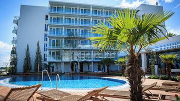 Outdoor pool, open 8:30 AM to 7:30 PM, pool umbrellas, pool loungers