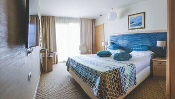 Deluxe Room, Partial Sea View | Desk, laptop workspace, soundproofing, free WiFi